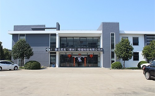 超聲波行業(yè)的競(jìng)爭(zhēng)越來(lái)越大，超聲波廠(chǎng)家壓力越來(lái)越大，要想在激烈的競(jìng)爭(zhēng)中站穩(wěn)腳，要靠的是什么呢？靠的是——一流的品質(zhì)。對(duì)于企業(yè)來(lái)講，質(zhì)量就是企業(yè)的生命，只有在質(zhì)量上過(guò)好關(guān)，才是是企業(yè)發(fā)展的根本。